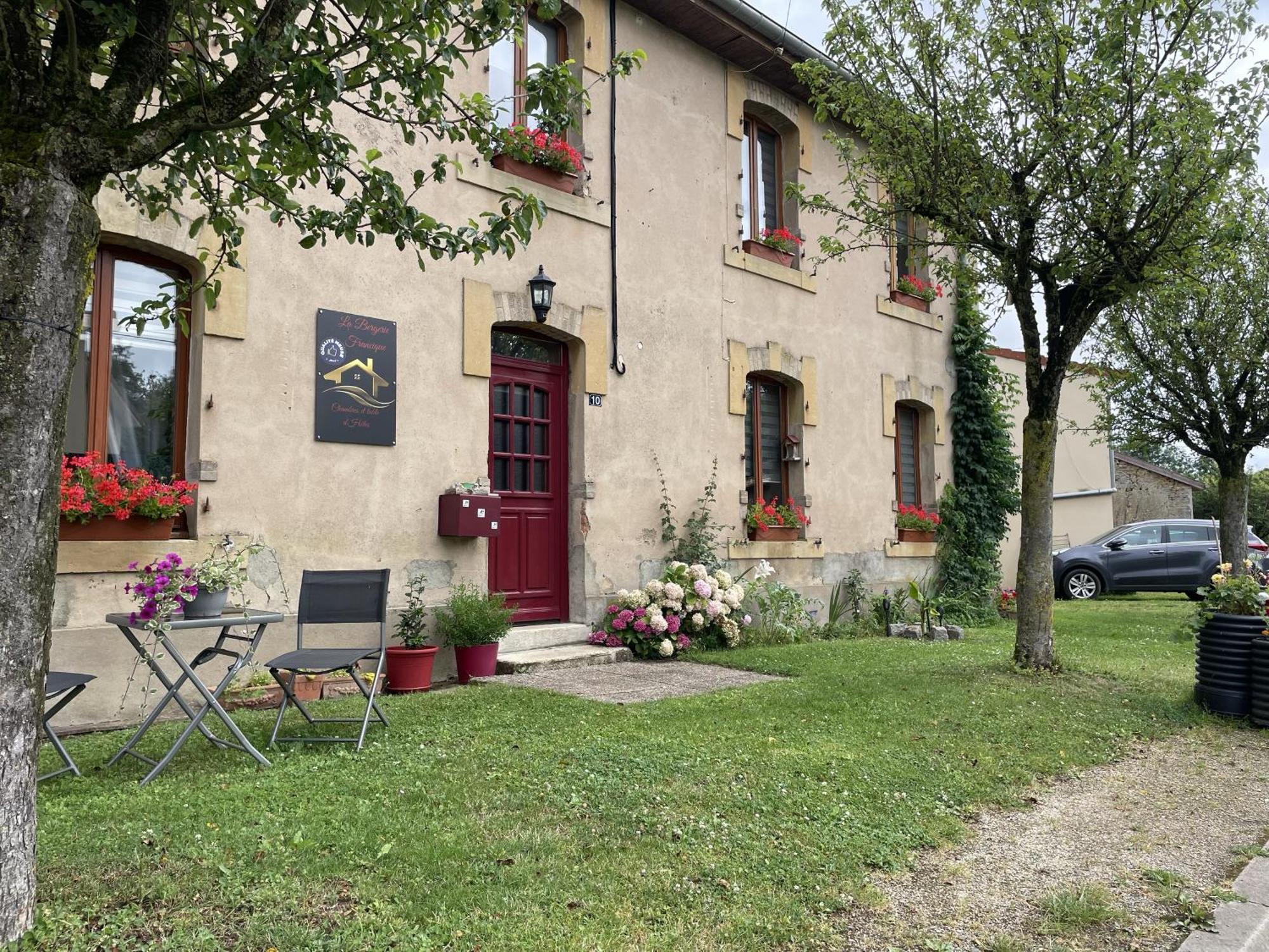 Ferienwohnung Bergerie Francique Lachaussee Exterior foto